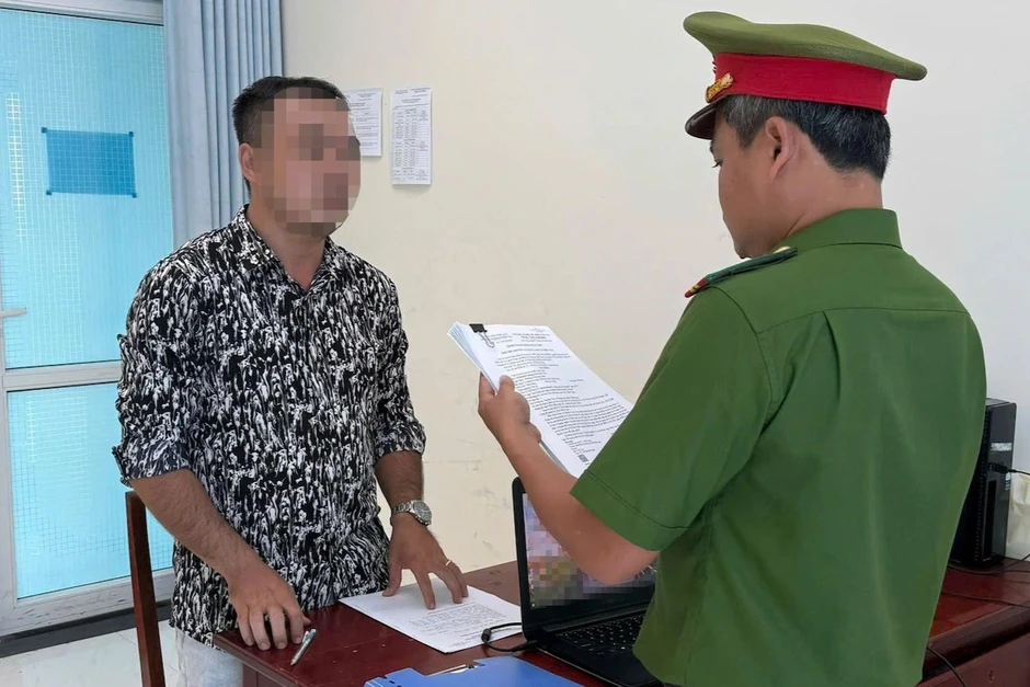 Khởi tố tài xế xe khách gây tai nạn làm 2 người tử vong Khởi tố tài xế xe khách gây tai nạn làm 2 người tử vong