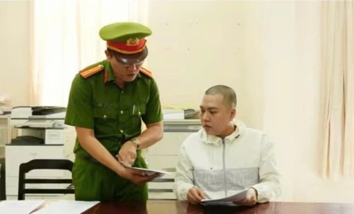 Khởi tố, tạm giam người đàn ông 'nổ' là cán bộ quân đội để lừa đảo Khởi tố, tạm giam người đàn ông 'nổ' là cán bộ quân đội để lừa đảo