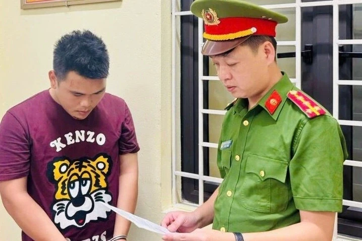 Khởi tố thanh niên dùng phóng lợn chống trả CSGT ở Hưng Yên Khởi tố thanh niên dùng phóng lợn chống trả CSGT ở Hưng Yên