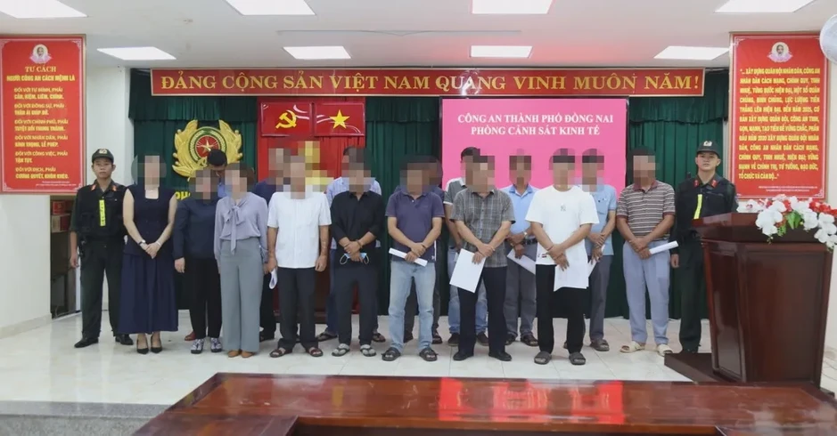 Khởi tố thêm 38 bị can trong đường dây mua bán hóa đơn nghìn tỷ ở TP Đồng Nai Khởi tố thêm 38 bị can trong đường dây mua bán hóa đơn nghìn tỷ ở TP Đồng Nai