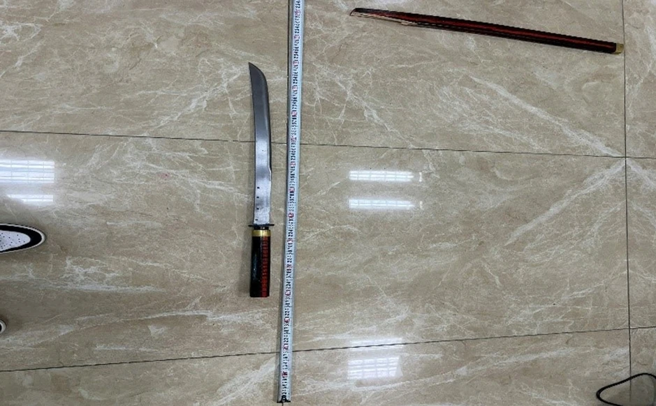 Khởi tố thiếu niên dùng kiếm tấn công người khác ở Hà Nội Khởi tố thiếu niên dùng kiếm tấn công người khác ở Hà Nội
