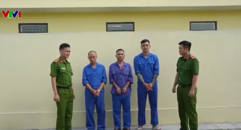 Khởi tố TikToker Khánh Sky, Hồ Văn Khoa, "Vua Quạt" liên quan mâu thuẫn trên mạng xã hội Khởi tố TikToker Khánh Sky, Hồ Văn Khoa, "Vua Quạt" liên quan mâu thuẫn trên mạng xã hội