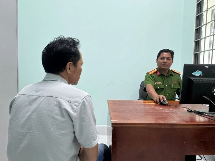 Khởi tố vụ án 3 xe bán tải rượt đuổi, hành hung người do 'hiểu lầm' khi mua bán sầu riêng Khởi tố vụ án 3 xe bán tải rượt đuổi, hành hung người do 'hiểu lầm' khi mua bán sầu riêng