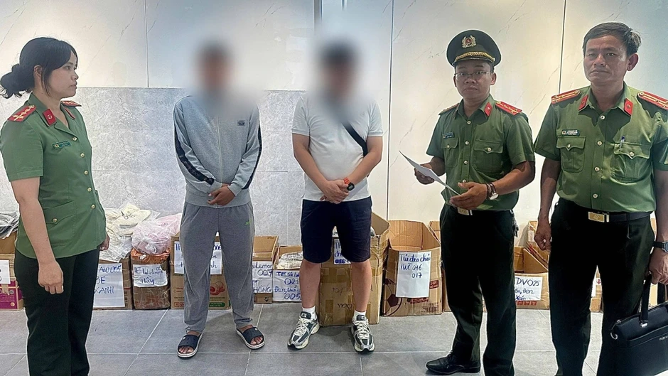 Khởi tố vụ án buôn bán hàng nghìn sản phẩm giả mạo thương hiệu Khởi tố vụ án buôn bán hàng nghìn sản phẩm giả mạo thương hiệu