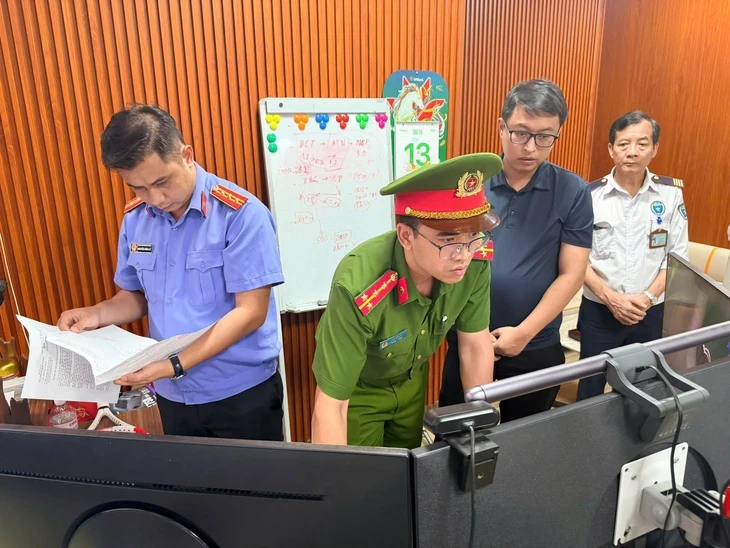 Khởi tố vụ án đầu tiên trên cả nước liên quan dùng Windows và Microsoft Office lậu Khởi tố vụ án đầu tiên trên cả nước liên quan dùng Windows và Microsoft Office lậu