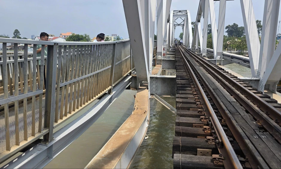 Khởi tố vụ án sà lan va cầu Ghềnh ở Đồng Nai Khởi tố vụ án sà lan va cầu Ghềnh ở Đồng Nai