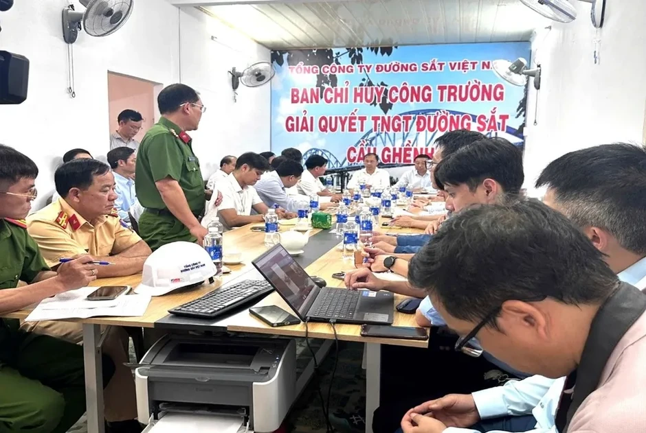 Khởi tố vụ án sà lan va chạm cầu Ghềnh Khởi tố vụ án sà lan va chạm cầu Ghềnh