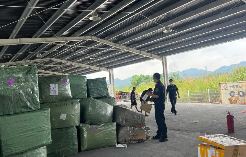 Khởi tố vụ án vận chuyển hàng chục nghìn sản phẩm giả các nhãn hiệu nổi tiếng Khởi tố vụ án vận chuyển hàng chục nghìn sản phẩm giả các nhãn hiệu nổi tiếng