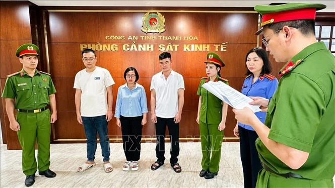 Khởi tố vụ án xả chất thải tại trang trại chăn nuôi lợn quy mô lớn Khởi tố vụ án xả chất thải tại trang trại chăn nuôi lợn quy mô lớn