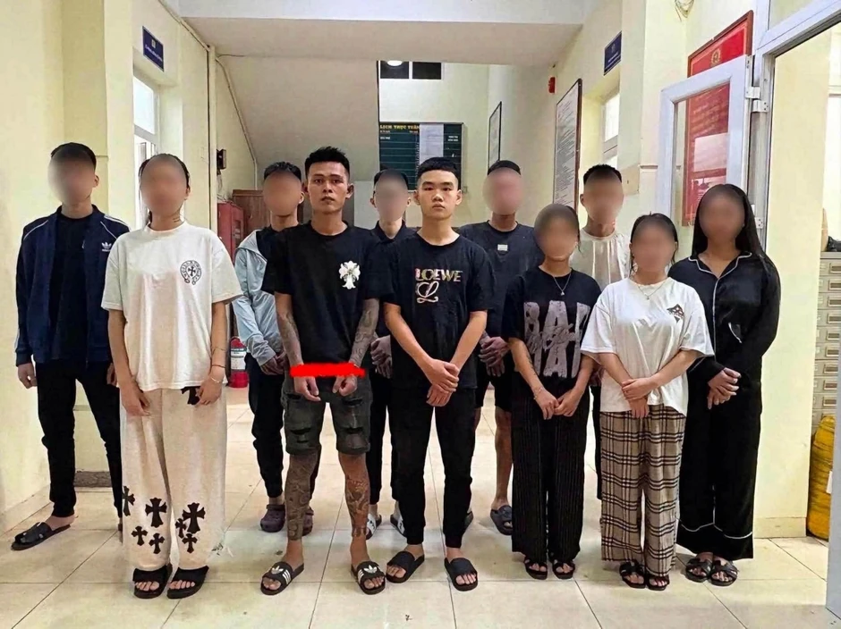 Khởi tố vụ ẩu đả, chém người tại nhà hàng "Quán Nhỏ" ở Hà Nội Khởi tố vụ ẩu đả, chém người tại nhà hàng "Quán Nhỏ" ở Hà Nội