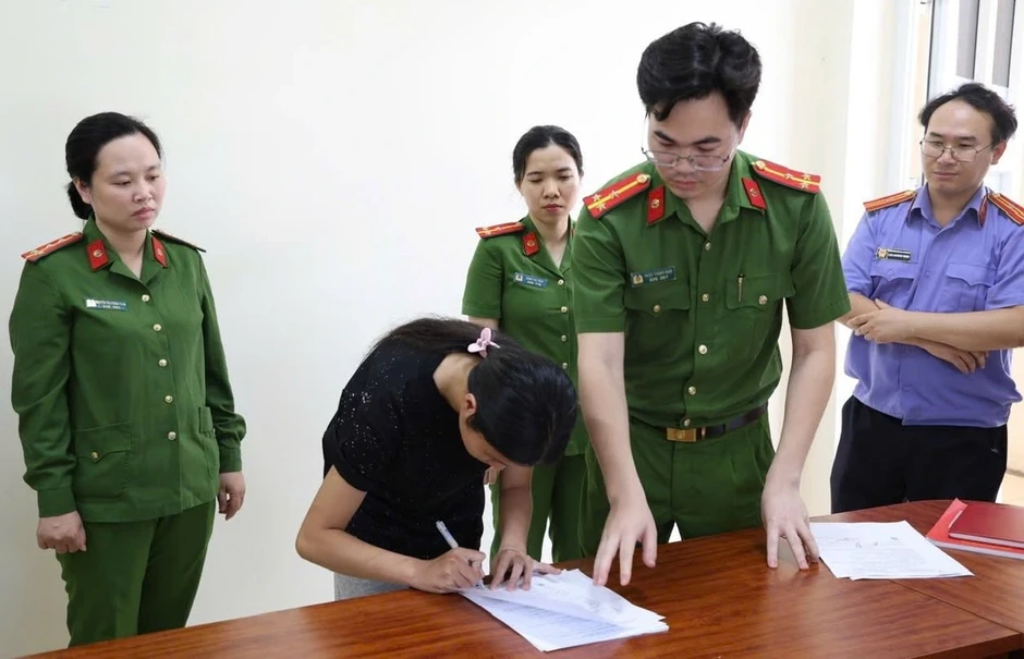 Khởi tố vụ đánh hội đồng nữ sinh lớp 10, đăng video lên Facebook Khởi tố vụ đánh hội đồng nữ sinh lớp 10, đăng video lên Facebook