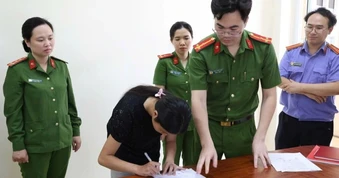 Khởi tố vụ đánh hội đồng nữ sinh lớp 10, đăng video lên Facebook