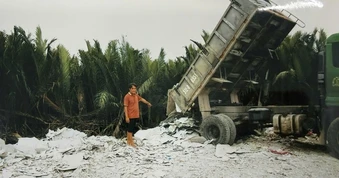 Khởi tố vụ đổ trái phép gần 600 tấn chất thải rắn công nghiệp ở Tây Ninh