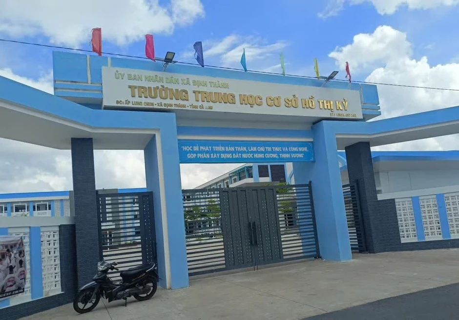 Khởi tố vụ 'lập quỹ trái phép' tại trường cấp 2 ở Cà Mau Khởi tố vụ 'lập quỹ trái phép' tại trường cấp 2 ở Cà Mau