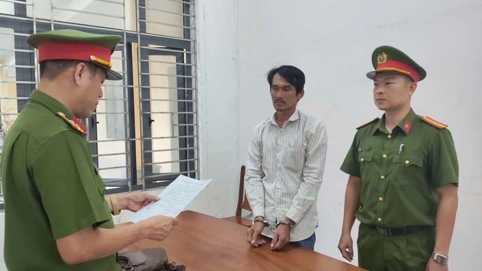 Không trả nhà đất cho người trúng đấu giá, hai vợ chồng bị khởi tố Không trả nhà đất cho người trúng đấu giá, hai vợ chồng bị khởi tố