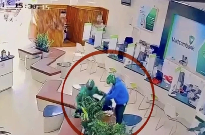 Kịch bản cùng diễn biến "như trong phim" vụ 2 gã giang hồ cướp ngân hàng ở Gia Lai Kịch bản cùng diễn biến "như trong phim" vụ 2 gã giang hồ cướp ngân hàng ở Gia Lai