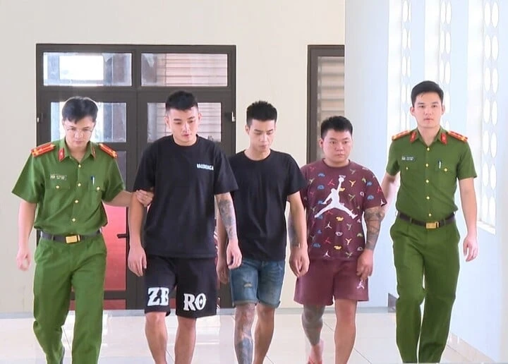Kiếm cớ va quệt xe để cưỡng đoạt tài sản Kiếm cớ va quệt xe để cưỡng đoạt tài sản