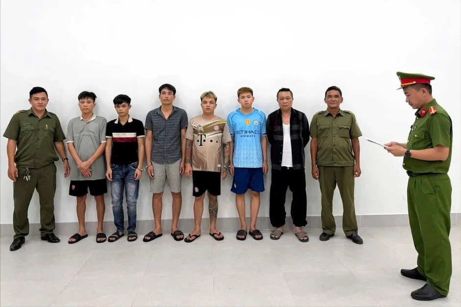 Kiểm tra 2 người dương tính ma túy, Công an TP.HCM triệt phá đường dây lừa đảo xuyên quốc gia Kiểm tra 2 người dương tính ma túy, Công an TP.HCM triệt phá đường dây lừa đảo xuyên quốc gia
