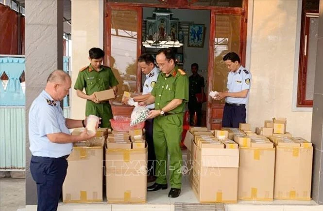Kiểm tra cơ sở sản xuất kem trộn ‘3 không’ bán 500 đơn mỗi ngày Kiểm tra cơ sở sản xuất kem trộn ‘3 không’ bán 500 đơn mỗi ngày