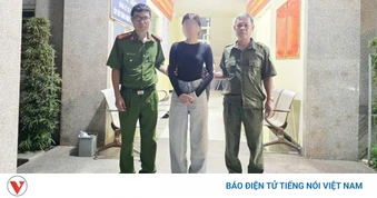 Kiểm tra cư trú, Công an Hà Nội bắt gọn nữ quái bị truy nã về án ma túy