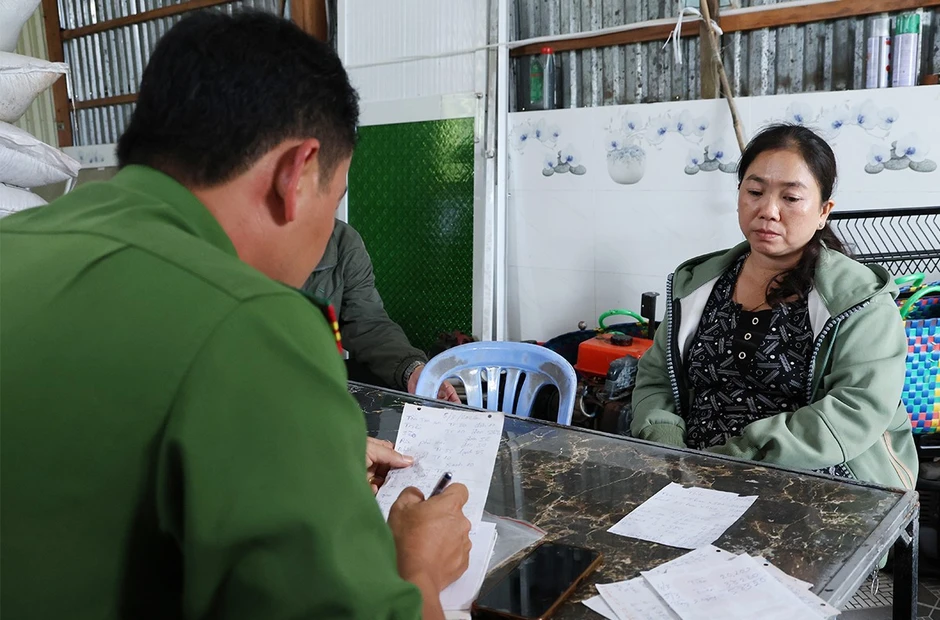 Kiểm tra cửa hàng vật tư nông nghiệp, thu giữ hàng chục tấn phân bón không phép Kiểm tra cửa hàng vật tư nông nghiệp, thu giữ hàng chục tấn phân bón không phép