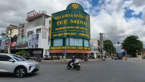 Kiểm tra đột xuất Nha khoa quốc tế Tuệ Minh, phát hiện nhiều sai phạm Kiểm tra đột xuất Nha khoa quốc tế Tuệ Minh, phát hiện nhiều sai phạm