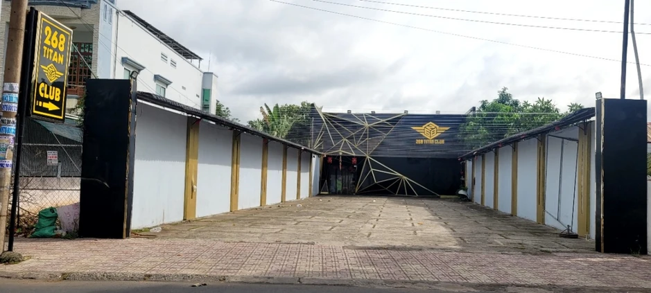 Kiểm tra đột xuất quán bar giữa đêm, phát hiện 17 người dương tính với ma túy Kiểm tra đột xuất quán bar giữa đêm, phát hiện 17 người dương tính với ma túy