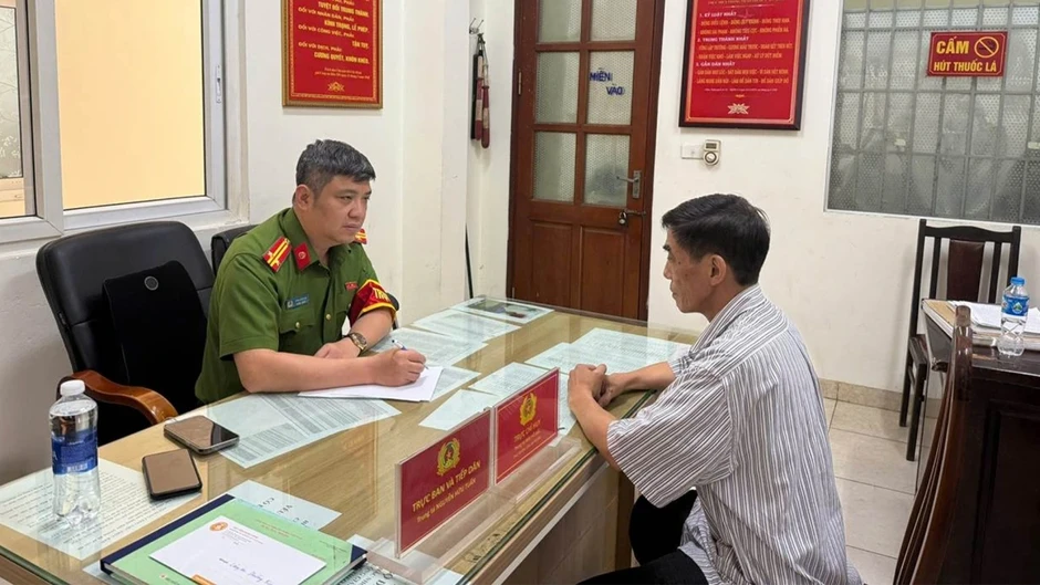 Kiểm tra hành chính, phát hiện "đại lý" bán lẻ ma túy trong khu tập thể Kim Liên Kiểm tra hành chính, phát hiện "đại lý" bán lẻ ma túy trong khu tập thể Kim Liên
