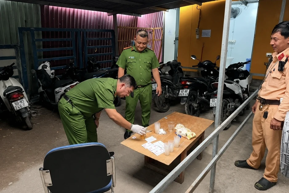 Kiểm tra ma túy hàng trăm công nhân và tài xế tại khu công nghiệp ở TPHCM Kiểm tra ma túy hàng trăm công nhân và tài xế tại khu công nghiệp ở TPHCM