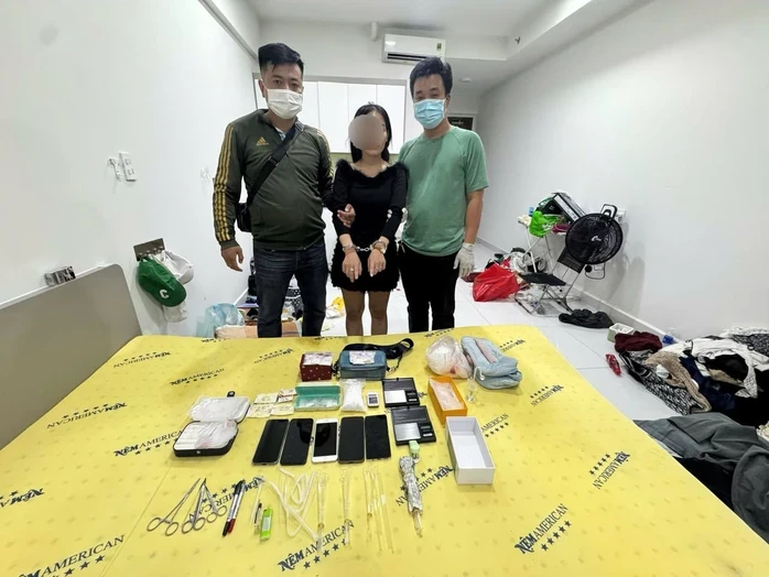Kiểm tra một khách sạn, Công an TPHCM phối hợp bắt giữ 30 người Kiểm tra một khách sạn, Công an TPHCM phối hợp bắt giữ 30 người