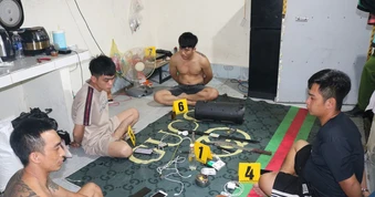 Kiểm tra nhà trọ lúc 21 giờ, công an bắt Vũ Ngọc Quý SN 1993