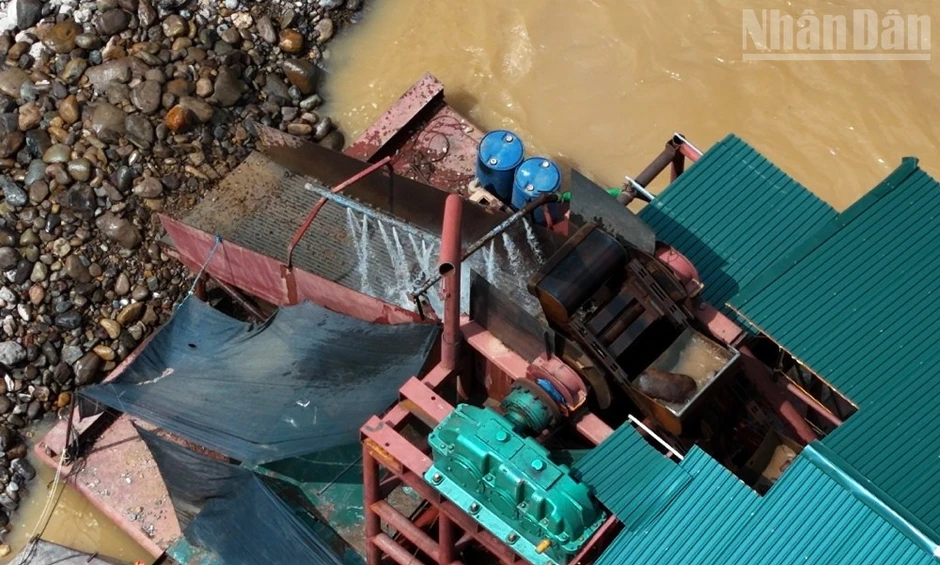 Kiểm tra, phát hiện khai thác cát ngoài vị trí được cấp phép tại Sơn La Kiểm tra, phát hiện khai thác cát ngoài vị trí được cấp phép tại Sơn La