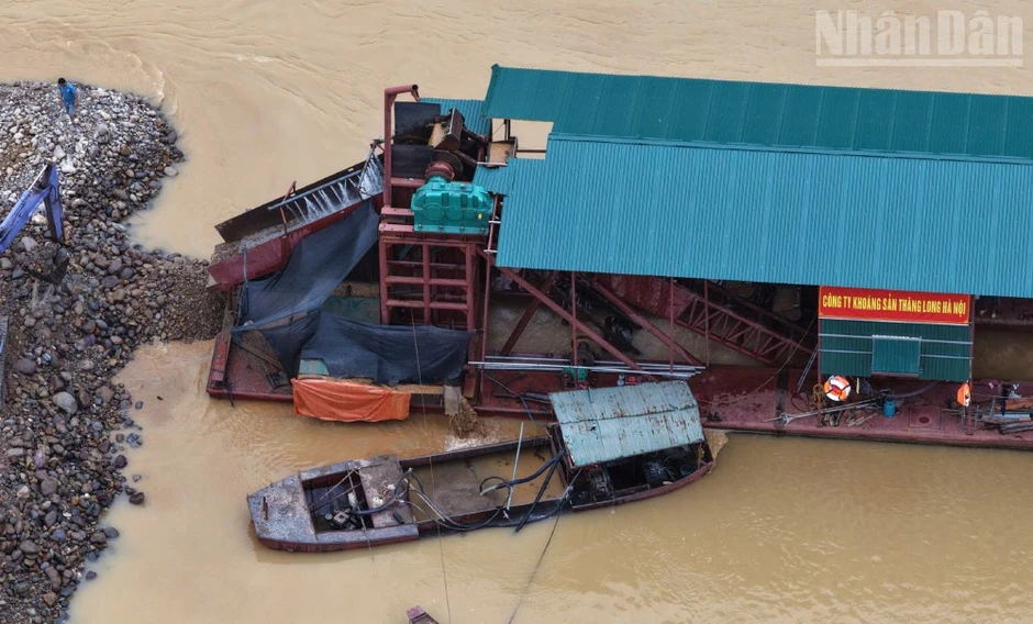 Kiểm tra, phát hiện khai thác cát ngoài vị trí được cấp phép tại Sơn La Kiểm tra, phát hiện khai thác cát ngoài vị trí được cấp phép tại Sơn La