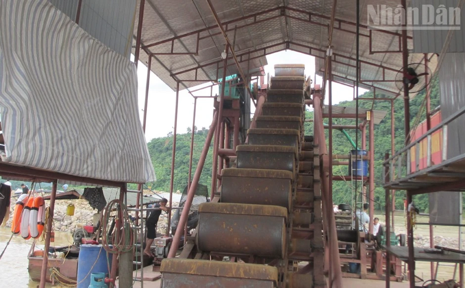 Kiểm tra, phát hiện khai thác cát ngoài vị trí được cấp phép tại Sơn La Kiểm tra, phát hiện khai thác cát ngoài vị trí được cấp phép tại Sơn La