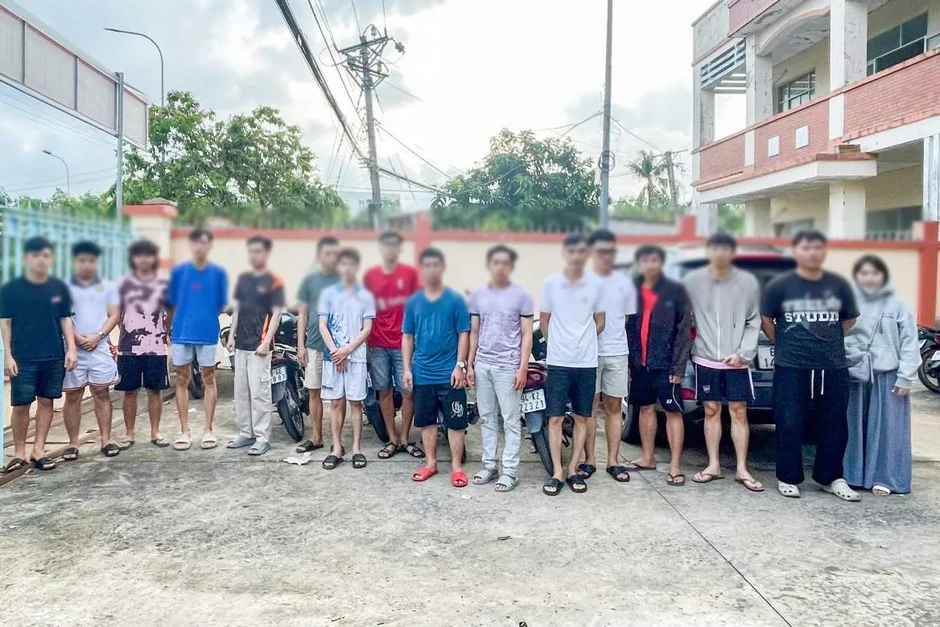 Kiểm tra quán cà phê ở Cần Thơ, bắt quả tang 14 người cá độ qua mạng Kiểm tra quán cà phê ở Cần Thơ, bắt quả tang 14 người cá độ qua mạng