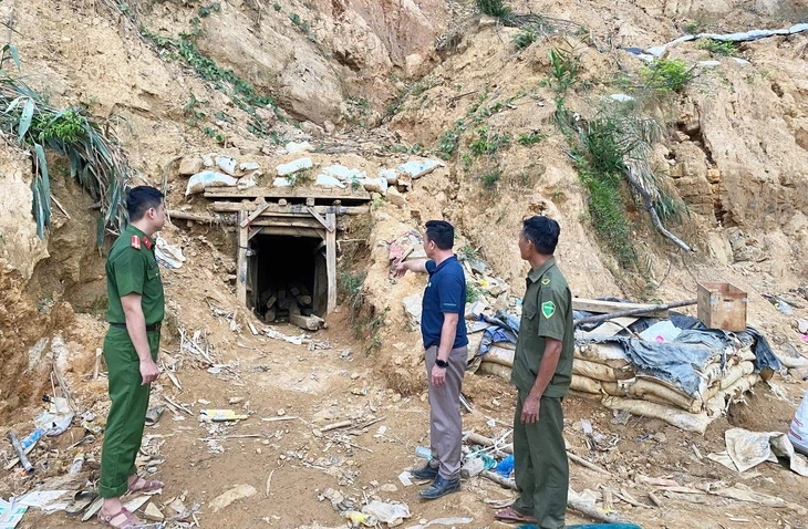 Kiểm tra, truy quét khai thác vàng trái phép ở Hố Nước Kiểm tra, truy quét khai thác vàng trái phép ở Hố Nước