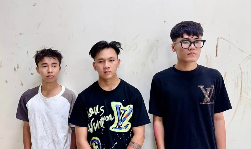 Kịp thời bắt giữ nhóm thanh thiếu niên mang hung khí đập phá nhà dân trong đêm Kịp thời bắt giữ nhóm thanh thiếu niên mang hung khí đập phá nhà dân trong đêm