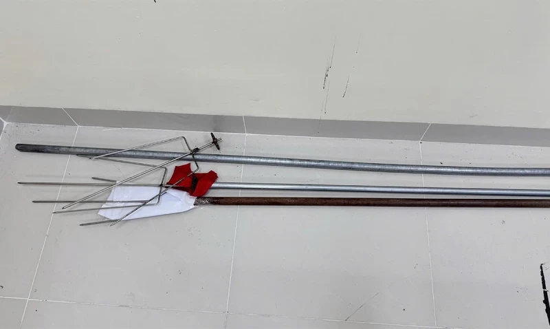Kịp thời bắt giữ nhóm thanh thiếu niên mang hung khí đập phá nhà dân trong đêm Kịp thời bắt giữ nhóm thanh thiếu niên mang hung khí đập phá nhà dân trong đêm