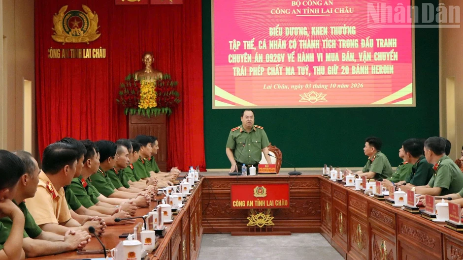 Lai Châu bắt 2 đối tượng mua bán 20 bánh heroin Lai Châu bắt 2 đối tượng mua bán 20 bánh heroin