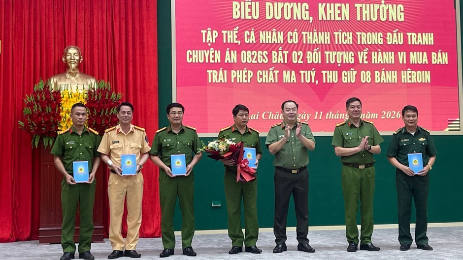 Lai Châu: Bắt 2 đối tượng mua bán 8 bánh heroin Lai Châu: Bắt 2 đối tượng mua bán 8 bánh heroin