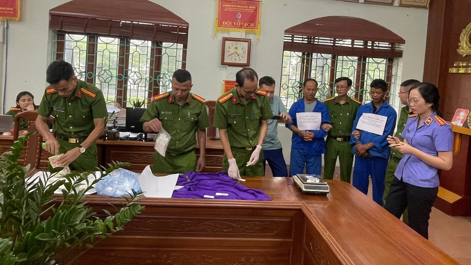 Lai Châu: Bắt 2 đối tượng mua bán 8 bánh heroin Lai Châu: Bắt 2 đối tượng mua bán 8 bánh heroin