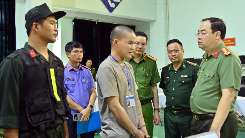 Lai Châu bắt giữ 40 đối tượng lừa đảo người Việt từ nước ngoài Lai Châu bắt giữ 40 đối tượng lừa đảo người Việt từ nước ngoài