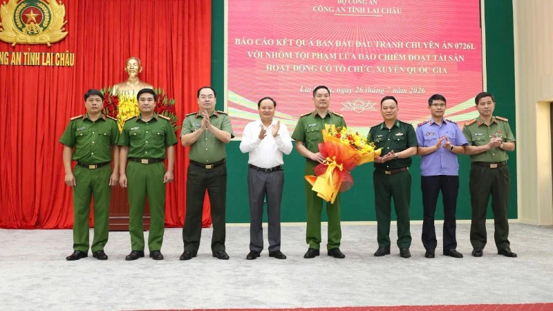 Lai Châu bắt giữ 40 đối tượng lừa đảo người Việt từ nước ngoài Lai Châu bắt giữ 40 đối tượng lừa đảo người Việt từ nước ngoài