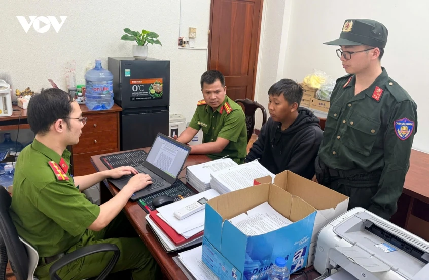 Lai Châu triệt phá đường dây làm giả giấy tờ xuyên quốc gia Lai Châu triệt phá đường dây làm giả giấy tờ xuyên quốc gia