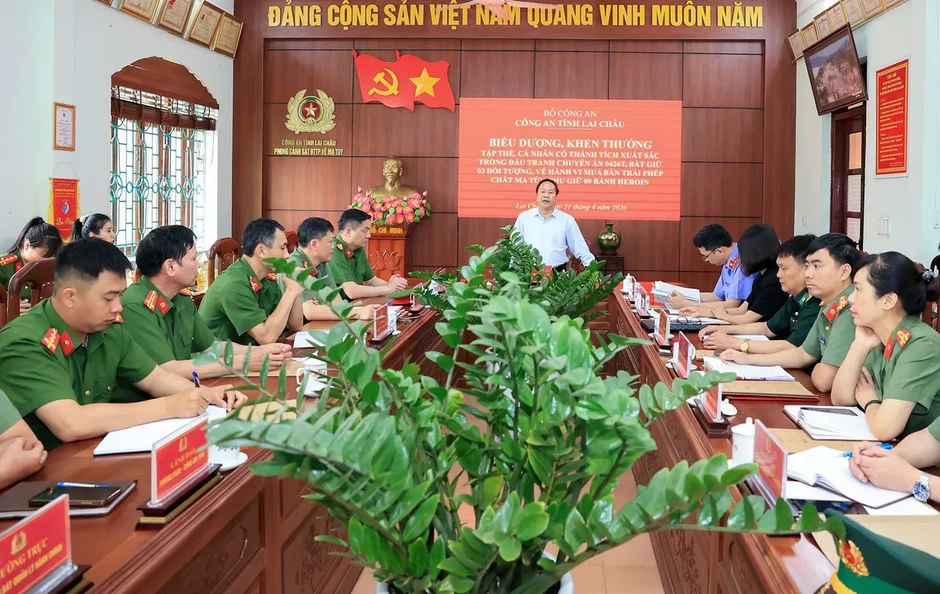 Lai Châu: Triệt phá đường dây ma túy liên tỉnh, thu giữ 9 bánh heroin Lai Châu: Triệt phá đường dây ma túy liên tỉnh, thu giữ 9 bánh heroin
