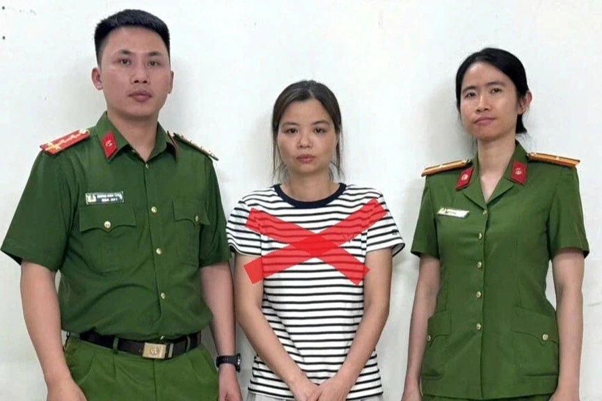 Làm 49 sổ đỏ giả để kêu gọi đầu tư bất động sản, nữ quái lừa 180 tỷ đồng Làm 49 sổ đỏ giả để kêu gọi đầu tư bất động sản, nữ quái lừa 180 tỷ đồng
