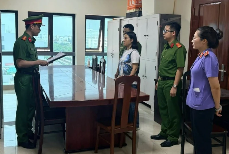 Làm con dấu, lừa bán đất, chiếm đoạt hơn 42 tỷ đồng Làm con dấu, lừa bán đất, chiếm đoạt hơn 42 tỷ đồng