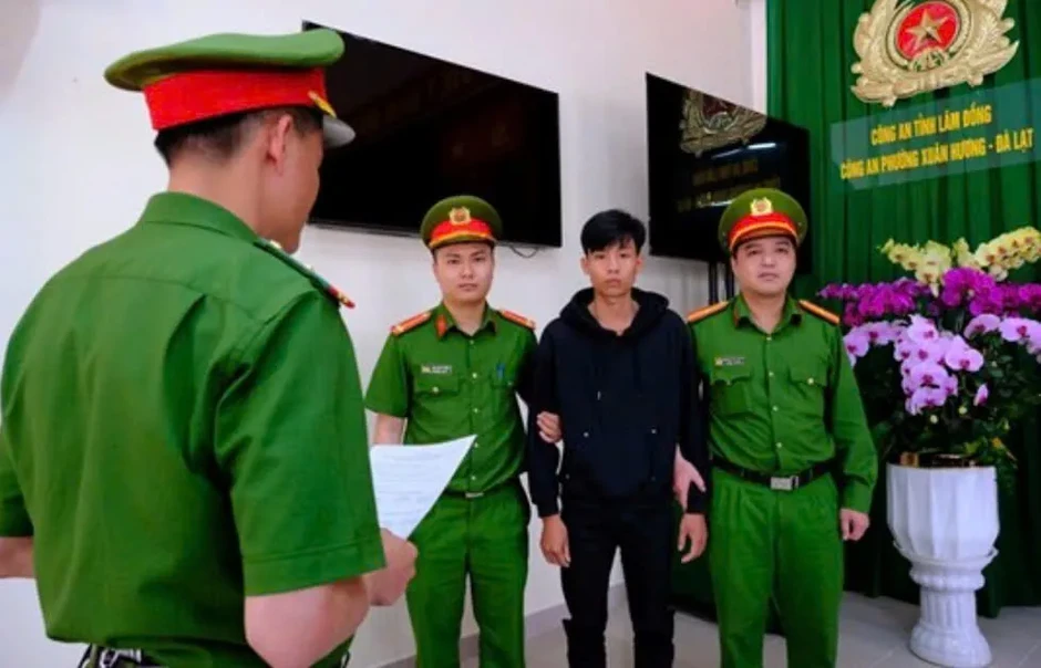 Lâm Đồng: truy xét nhóm thiếu niên mang mã tấu đánh nhau trước cổng trường Lâm Đồng: truy xét nhóm thiếu niên mang mã tấu đánh nhau trước cổng trường