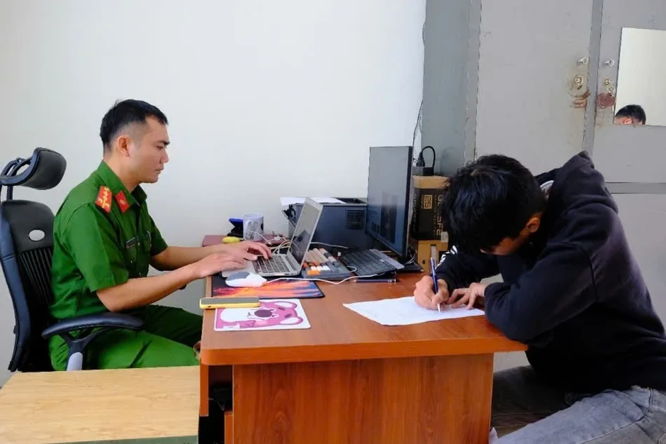 Lâm Đồng: truy xét nhóm thiếu niên mang mã tấu đánh nhau trước cổng trường Lâm Đồng: truy xét nhóm thiếu niên mang mã tấu đánh nhau trước cổng trường