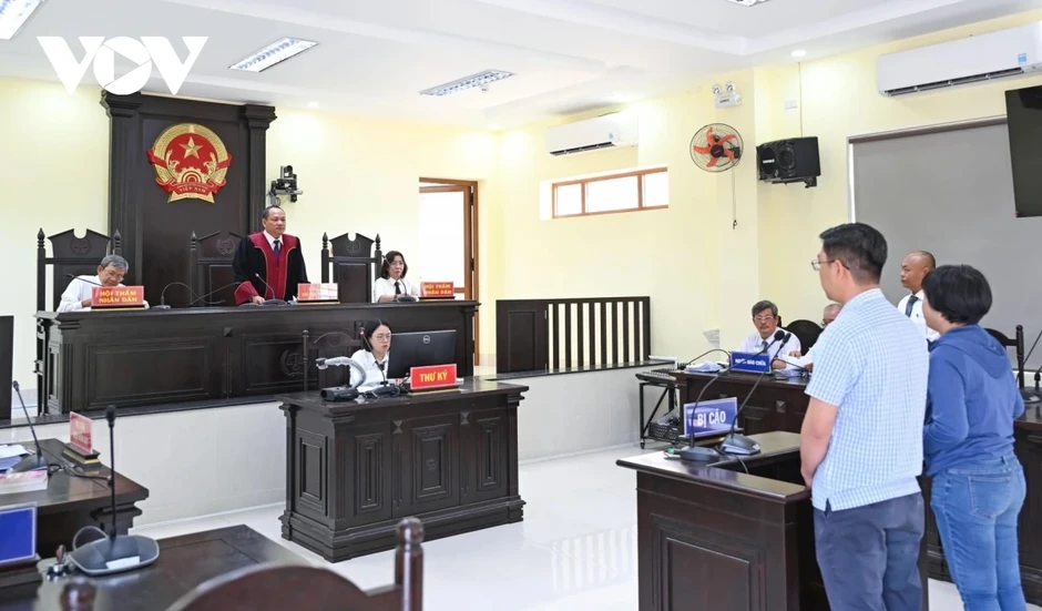 Làm giả hồ sơ xuất khẩu 12 lô cá cờ kiếm sang EU, hai bị cáo lãnh án tù Làm giả hồ sơ xuất khẩu 12 lô cá cờ kiếm sang EU, hai bị cáo lãnh án tù